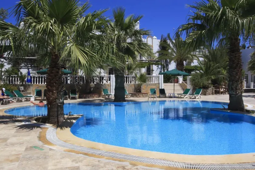 La Rosa Hotel - Image 1