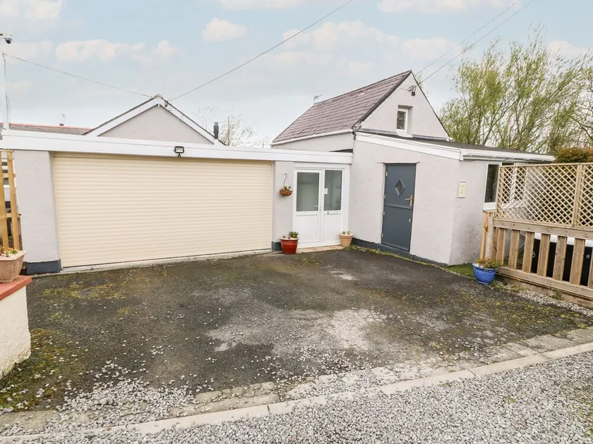 The Annexe, Brynteg - Image 1