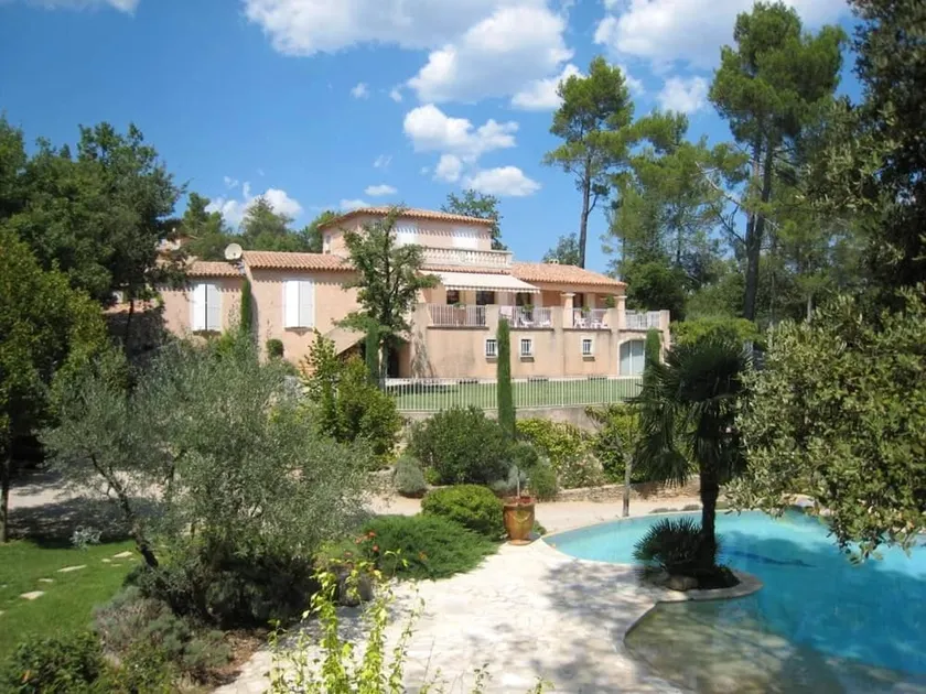 Villa de 4 chambres avec piscine privee jardin amenage et wifi a Saint Maximin la sainte Baume - Image 1