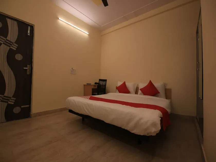 OYO Flagship 30350 New Residency Sector 17 Rohini - Image 1