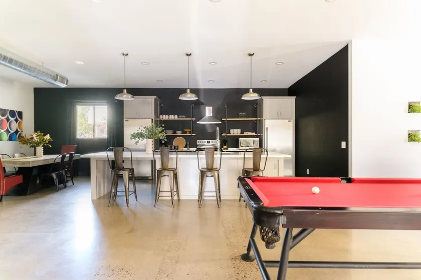 Luna by Avantstay Industrial Artist's Loft in Old Town w/ Billiards - Image 1