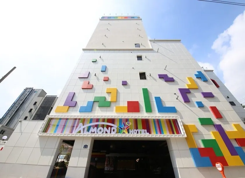 Gimhae Eobang-dong Almond Hotel & Kids Pool Villa - Image 1