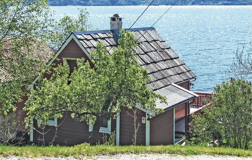 Beautiful Home in Ålvik With 2 Bedrooms - Image 1