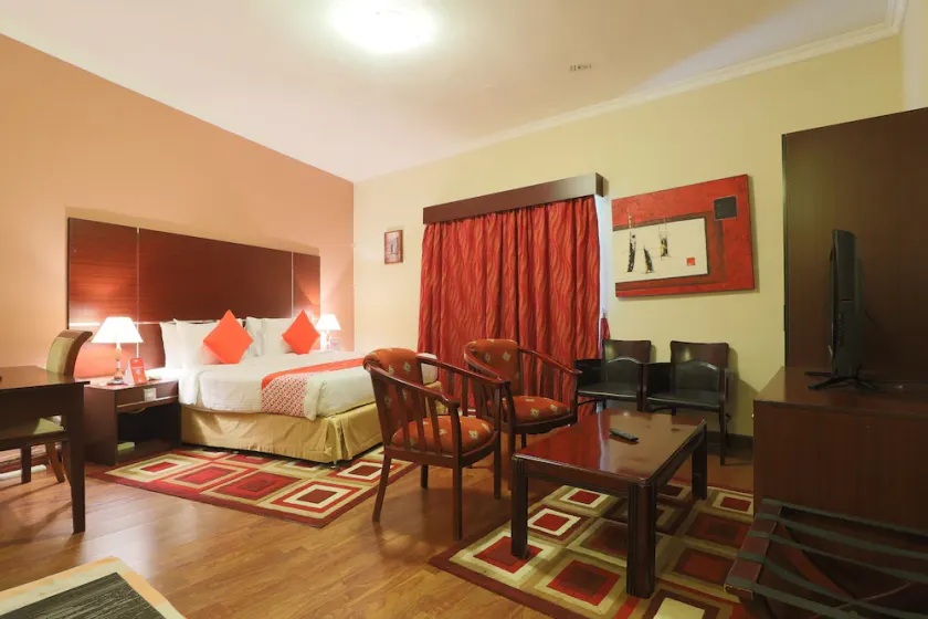 OYO 332 Syaj Hotel - Image 1