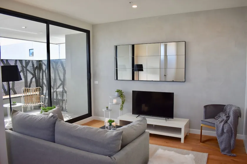 Modern and Elegant Apartment Near The Beach - Image 1
