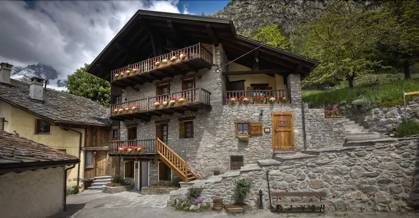 Emile Rey Residence - Image 1