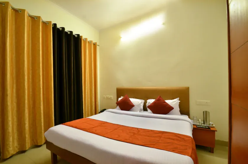 Hotel Platinum Inn - Image 1