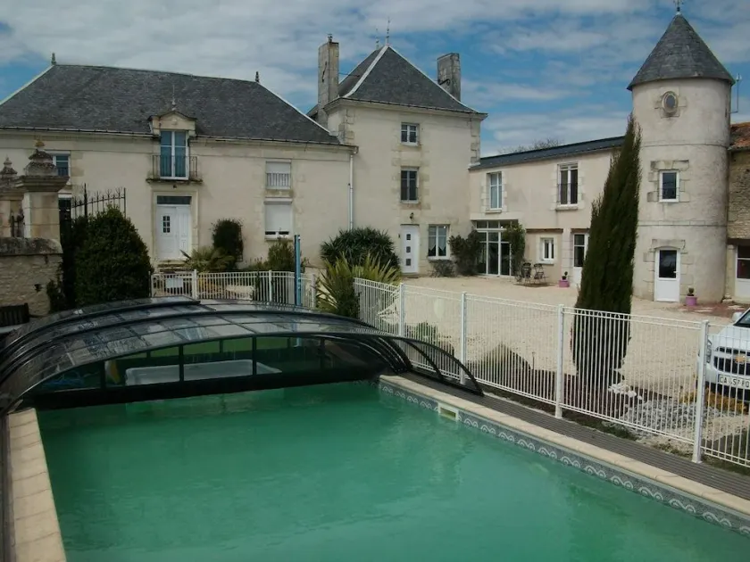 Chambres D'Hôtes Logis Des Deux Tours - Image 1