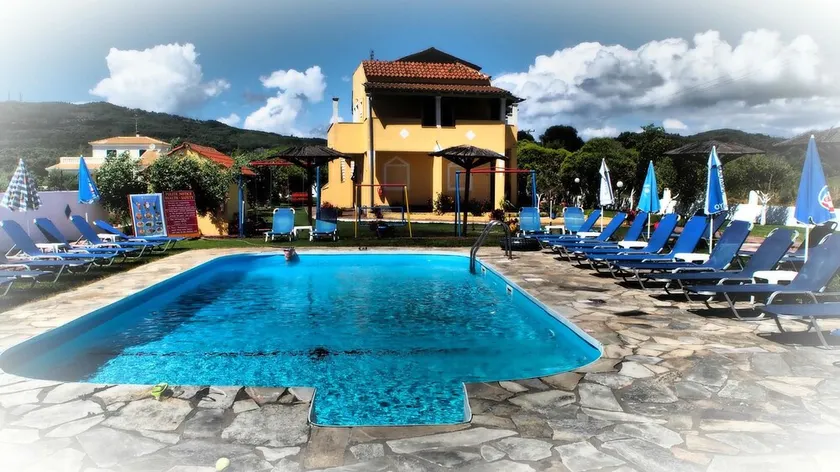 Studio in Corfou, With Pool Access, Balcony and Wifi - Image 1