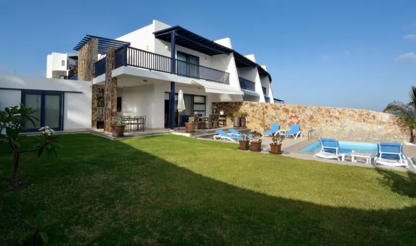 106073 -Villa in Puerto Calero - Image 1