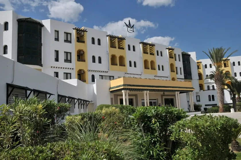 Hotel La Couronne - Image 1