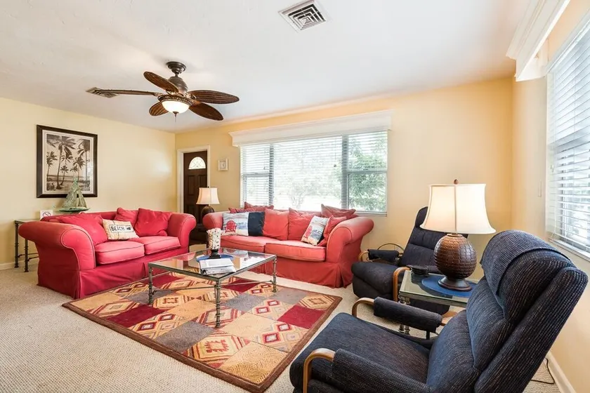 Poco Place, 2 Blocks to Beach, WiFi, 2 Bedrooms, Sleeps 6 - Image 1
