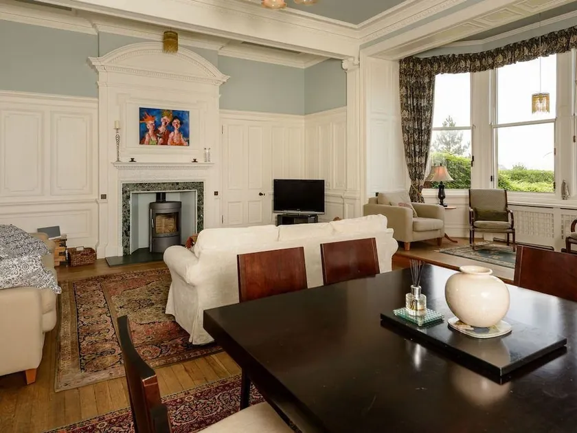 Cromwell Road - Image 1