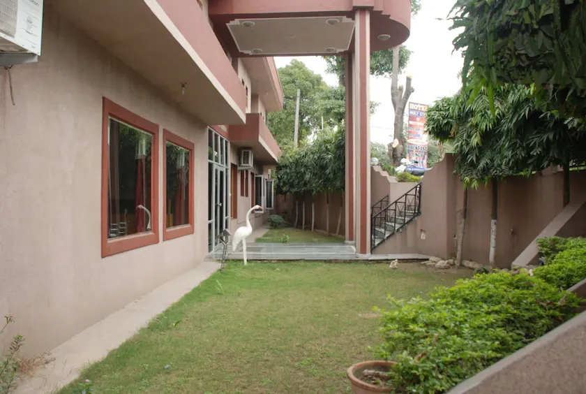 Hotel Holy City Paradise Inn - Image 1