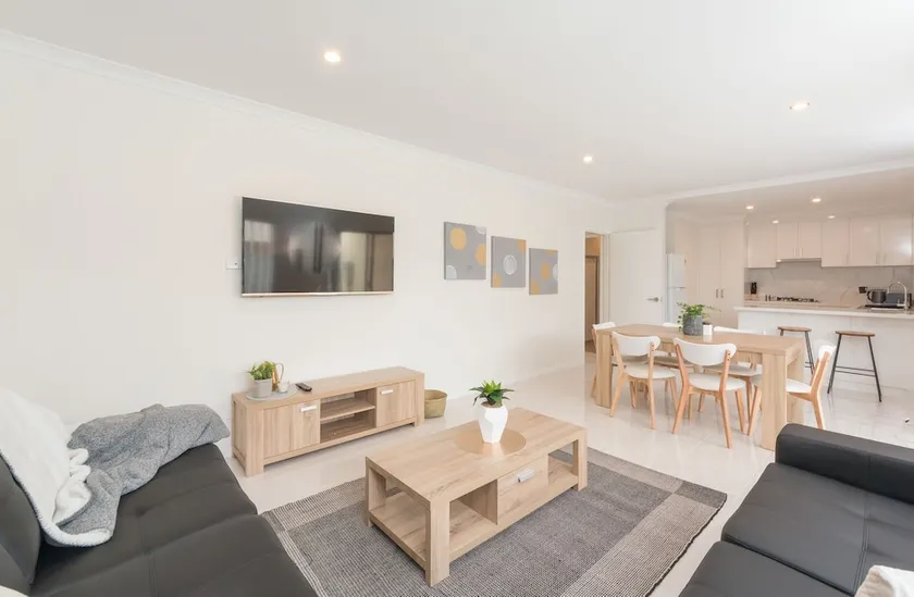 Eliza Park Suites 21 - Image 1