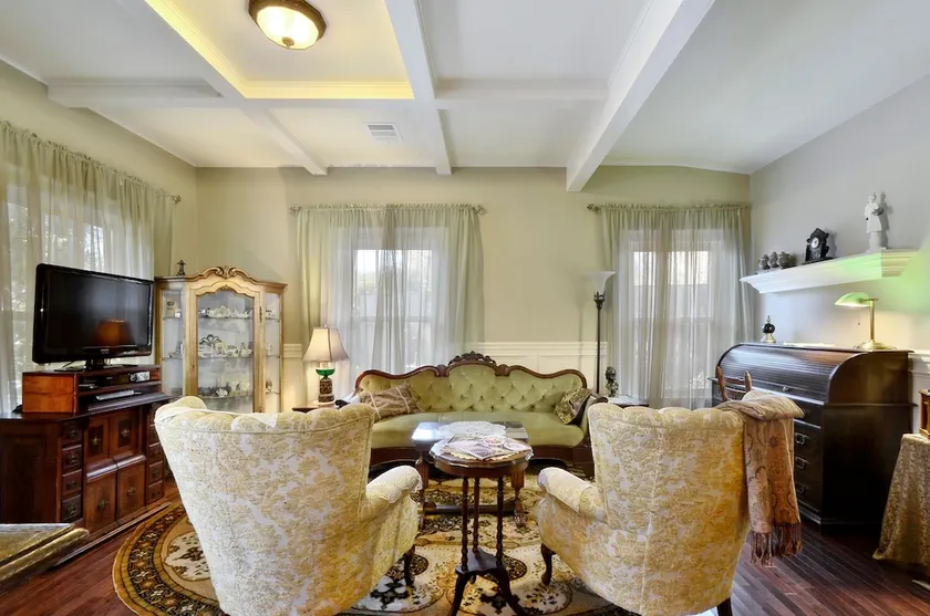 2BR 2BA Remodeled South Austin Cottage by RedAwning - Image 1