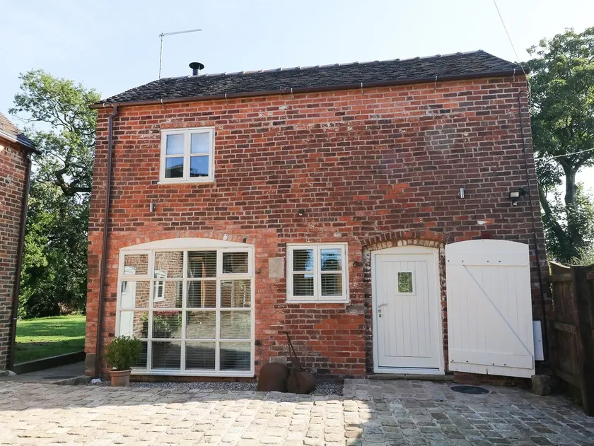 Orchard Barn - Image 1