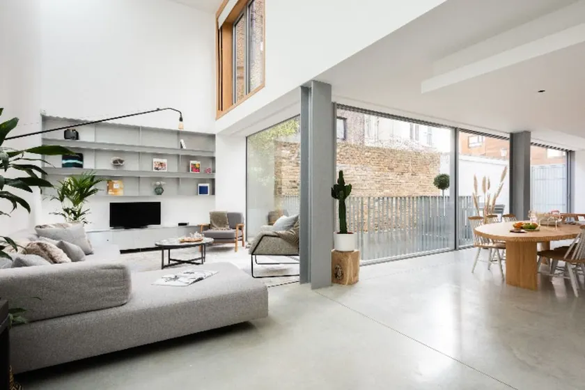 The Chelsea Walk - Modern & Bright 3bdr House With Rooftop & Parking - Image 1