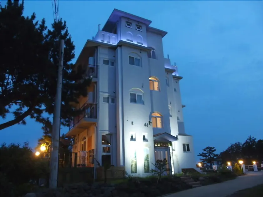 Black Rose House - Image 1