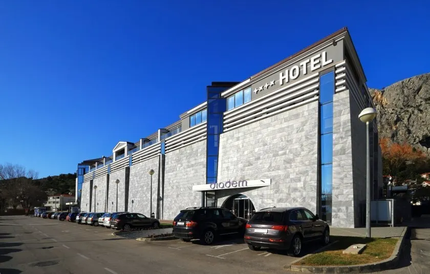 Hotel Diadem - Image 1