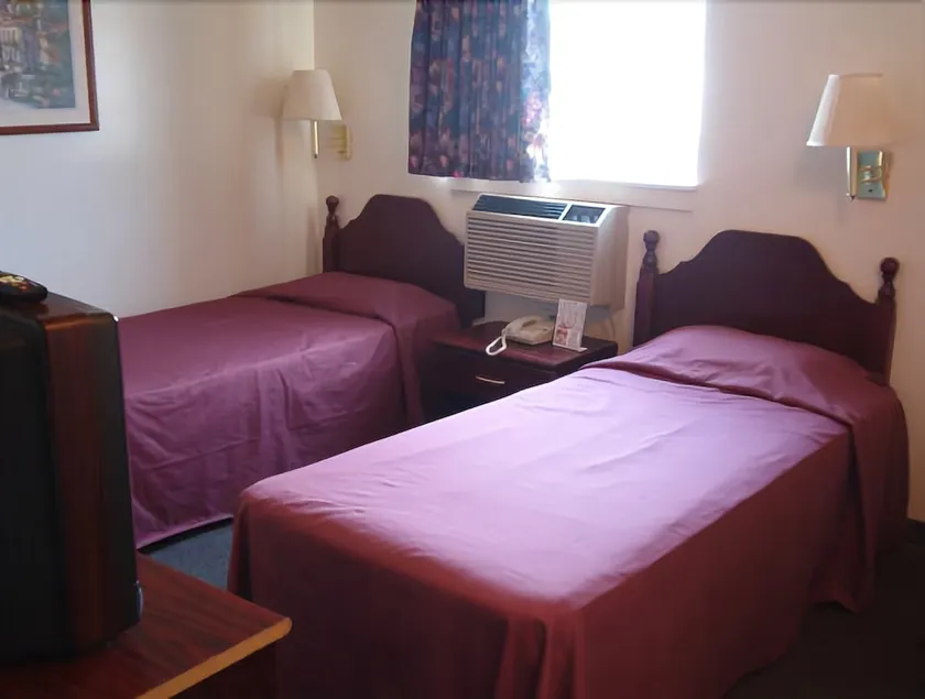 Budgetel Inn Birmingham East - Image 1