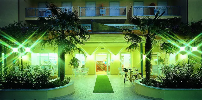Hotel Royal Inn - Image 1