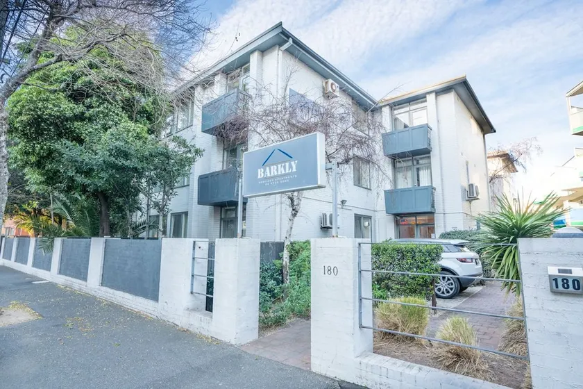 Barkly Apartments - Image 1