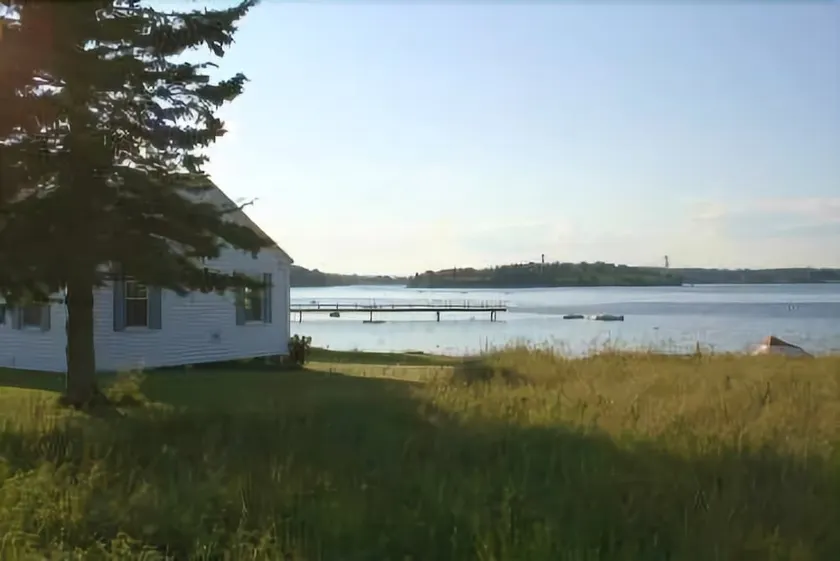 Point Field Cottage Home - Image 1
