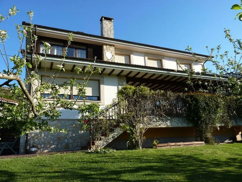 Heavenly Villa in Collia, Parres With Garden - Image 1