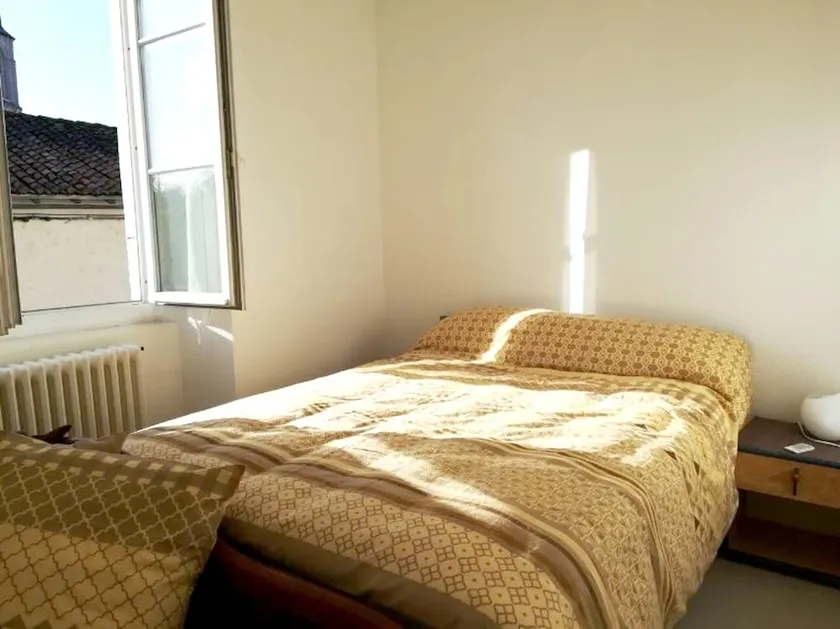 Apartment With one Bedroom in Civray, With Wonderful City View, Furnished Garden and Wifi - Image 1