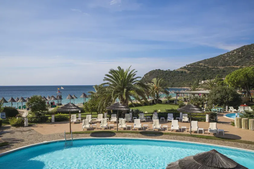 Cormoran Hotel - Image 1