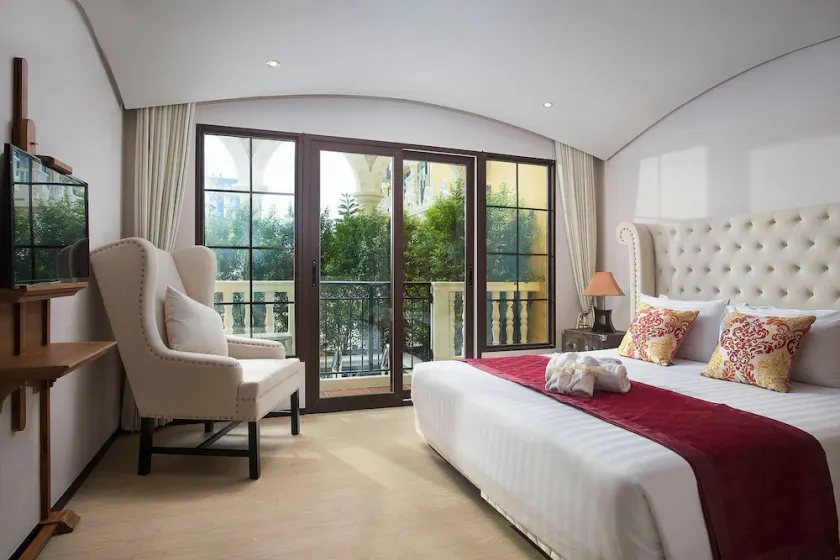 The Symphony Suites Pattaya Hotel - Image 1