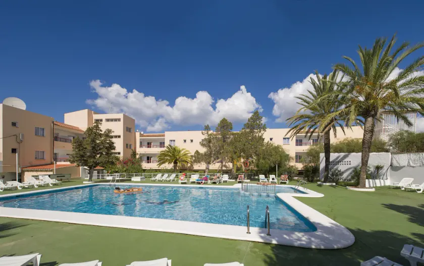 Apartamentos Sol Bay - Image 1