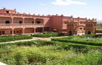Mandar Saghrou Tazakht Hotel - Image 1