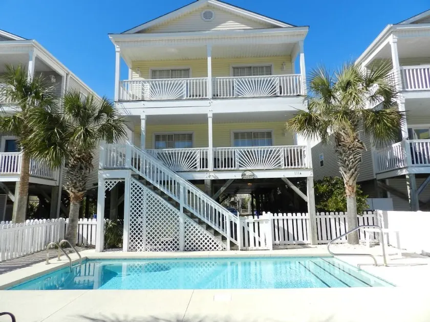 Beach Hutt 5 Bedroom Home - Image 1