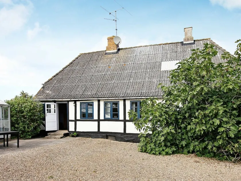 Traditional Holiday Home in Tranekær Near Sea - Image 1
