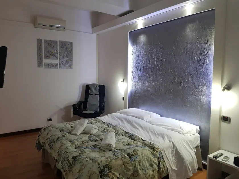 Rooms2Rent - Image 1
