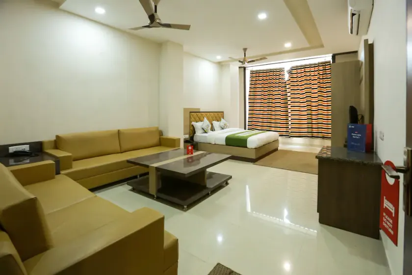 Royal Crown By OYO Rooms - Image 1