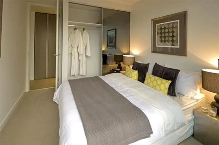 Apartments Melbourne Domain – St Kilda Road - Image 1