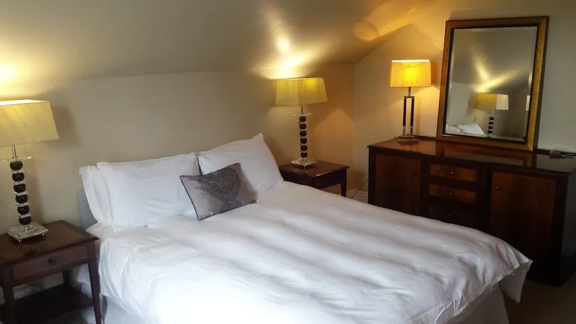 Shearwater Guest House - Image 1