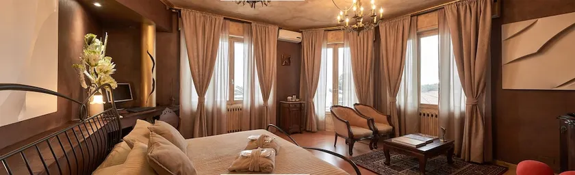 Momart Guest House - Image 1