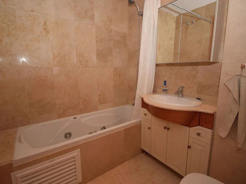 Comfortable apartment on the golf course, near the beach and activities - Image 1