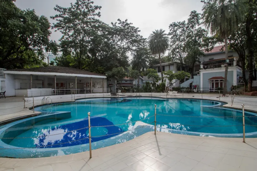 Country Club Begumpet - Image 1