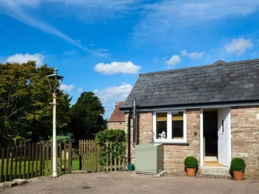 High Rising Cottage - Image 1