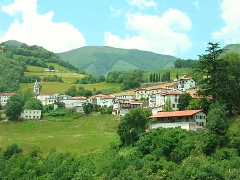 4 bedrooms house with enclosed garden and wifi at Valcarlos - Image 1