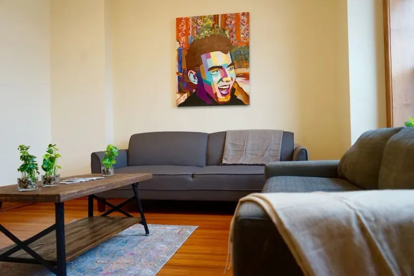 Light-filled Chicago Charmer in Wicker Park - Image 1