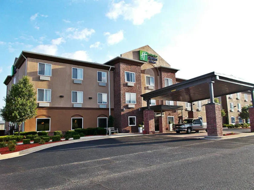Route 66 lnn & Suites - Image 1