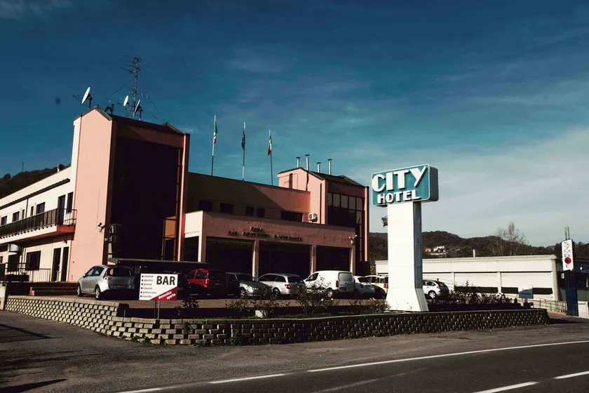 Hotel City - Image 1