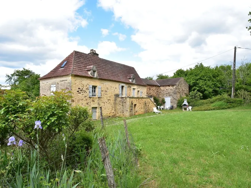 Beautiful Holiday Home in Wooded Grounds Near Villefranche-du-périgord - Image 1