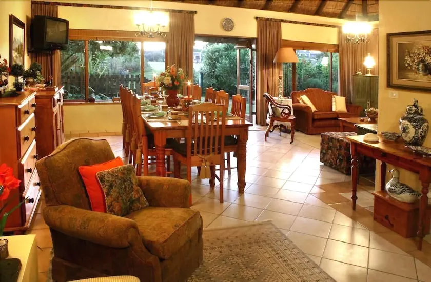Milkwood Country Cottage - Image 1